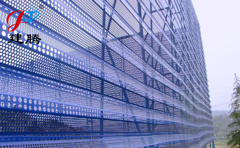 建騰防風(fēng)抑塵墻的性能、特點、實際用途